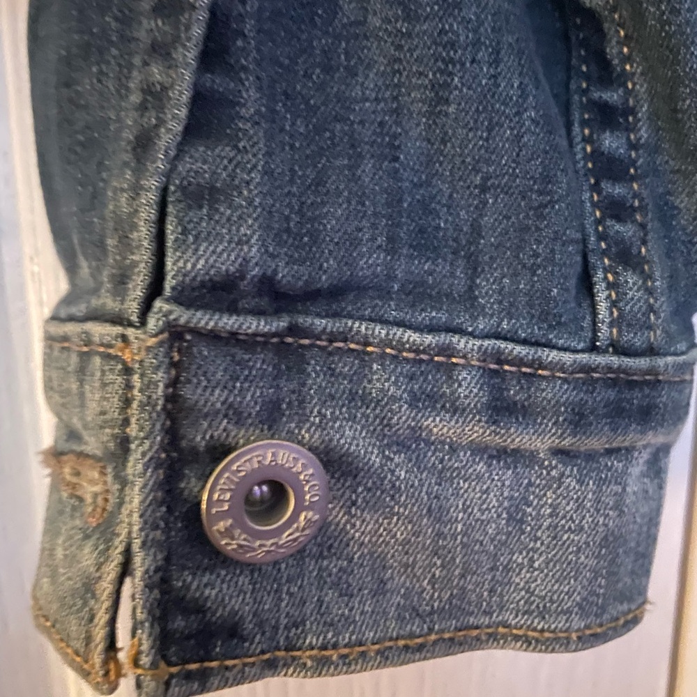 Levi’s Denim Jacket - Picture 7 of 12